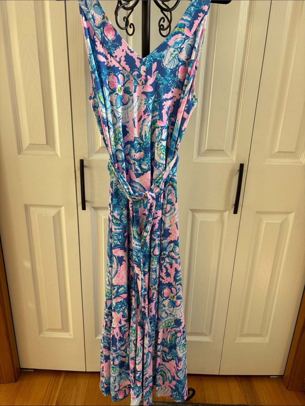 Lilly Pulitzer 🪸Madsen Dress Blue Tang Sitting Seaside Coastal Vibes Vneck & Tie - Picture 4 of 9